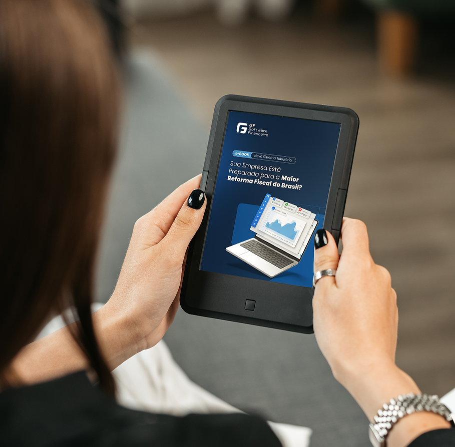 Profissional consultando o e-book em tablet